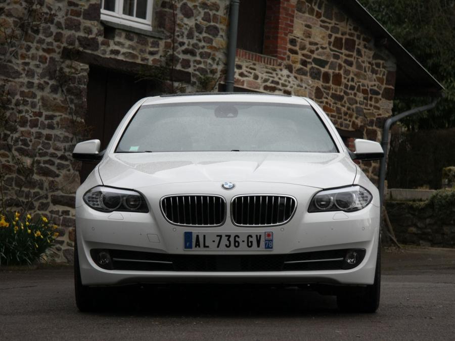  BMW 530d Sedan 2010 года  (фото 2 из 16)